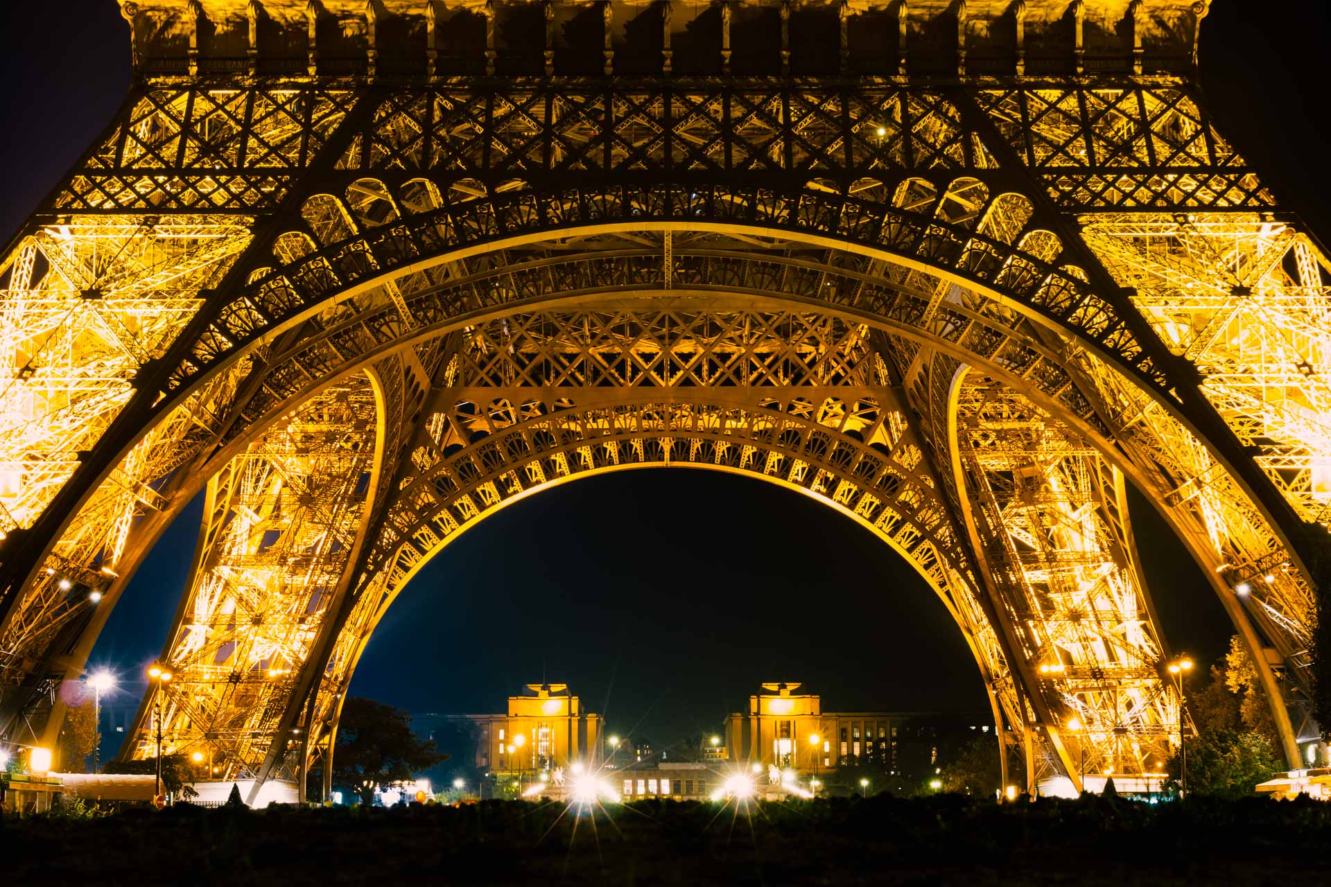 Paris - Champ de Mars | Nightview to the Eiffel Tower